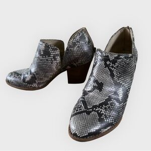 Carlos Santana Snake Skin Carmin Ankle Booties Women’s 10 Stacked Heel